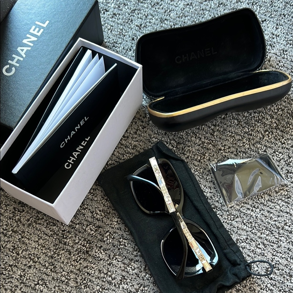 Chanel Black Sunglasses with Gold Accents - Picture 7 of 9
